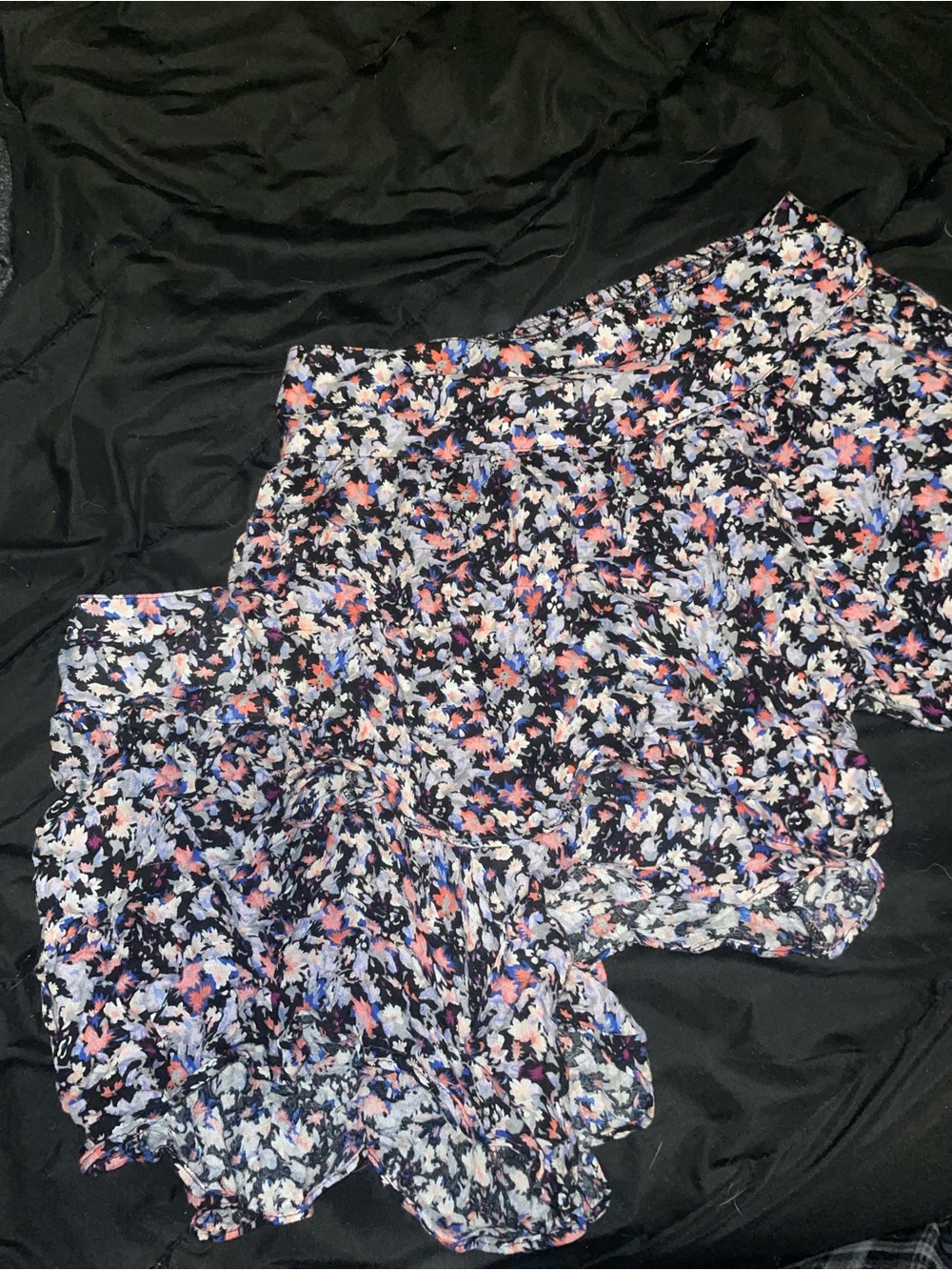 American eagle Women’s flowy Floral Ruffle Shorts Navy Multi set of 2 size small